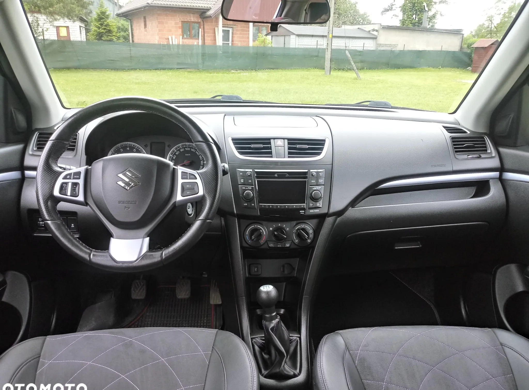 Suzuki Swift cena 31900 przebieg: 130000, rok produkcji 2015 z Chęciny małe 191